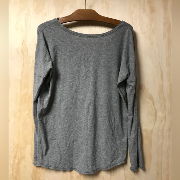 Lululemon grey long sleeve size medium - Picture 2 of 2